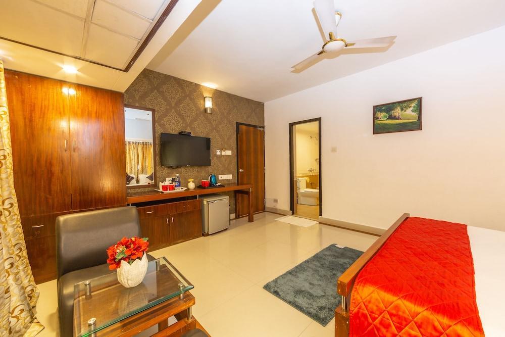 Hotel Treebo Trend Time Square Marine Drive Kochi Exterior foto